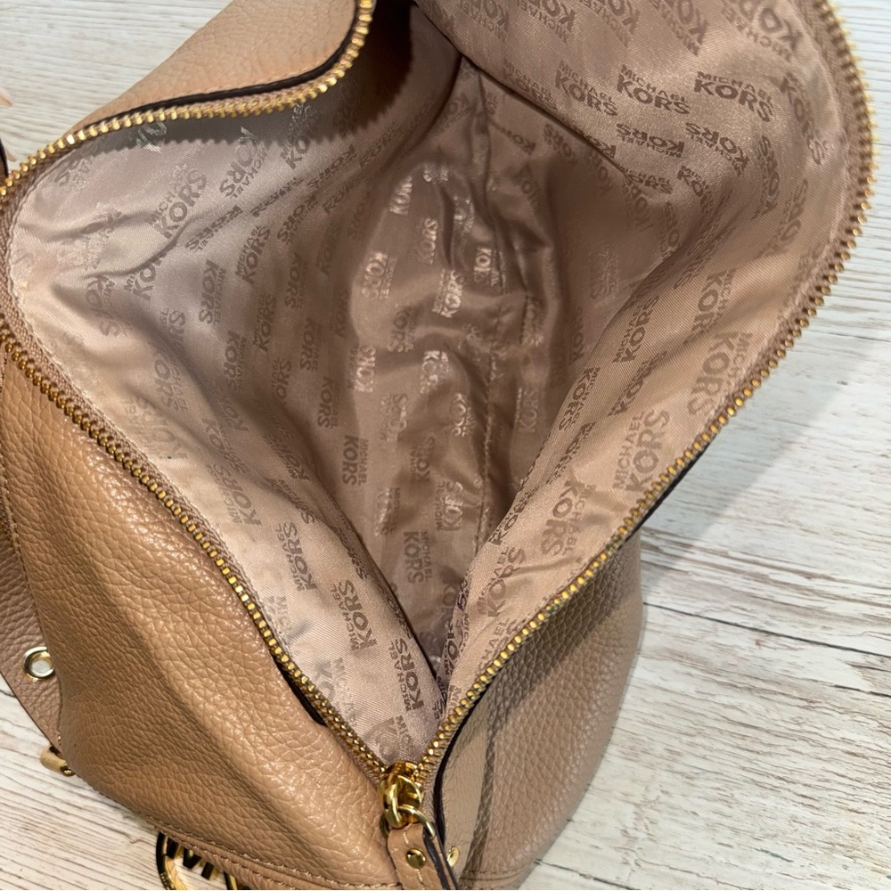 Michael Kors Lea Shoulder Bag Asymmetrical Zip 3 Compartment Tan Leather - Picture 13 of 16